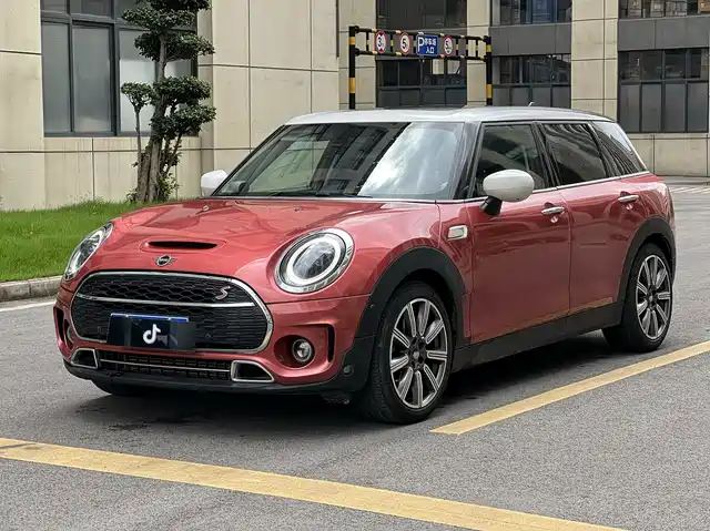 MINI CLUBMAN 2023