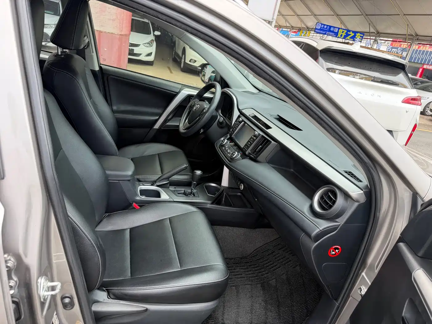 Toyota RAV4 Rongfang 2018 2.0L CVT 2WD Trend X Edition фото 15