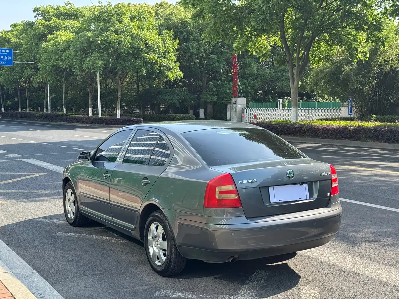 Škoda Octavia 2009 1.6L Automatic Yishi Edition фото 6