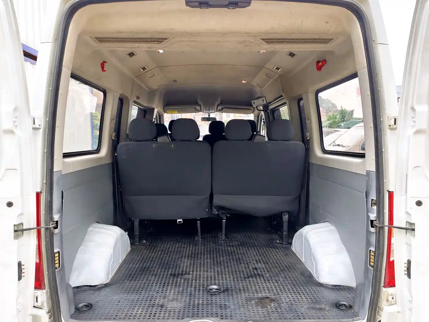 SAIC Maxus Xintu V80 2021 2.0T PLUS Manual Business Travel Edition Long Wheelbase Medium Roof 9 Seats фото 24