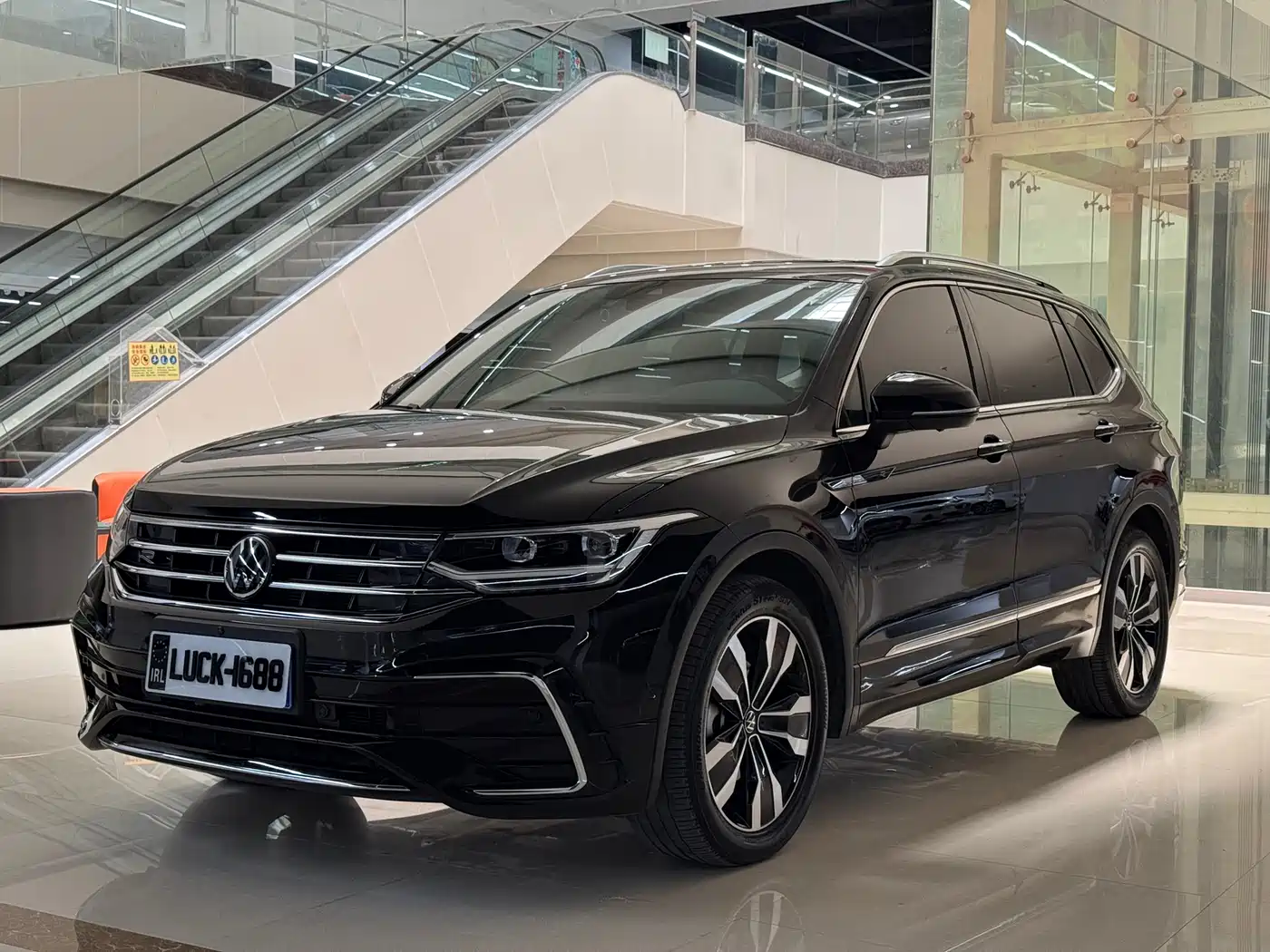 Volkswagen Tiguan L 2023 Facelift 330TSI Auto FWD R-Line Premium