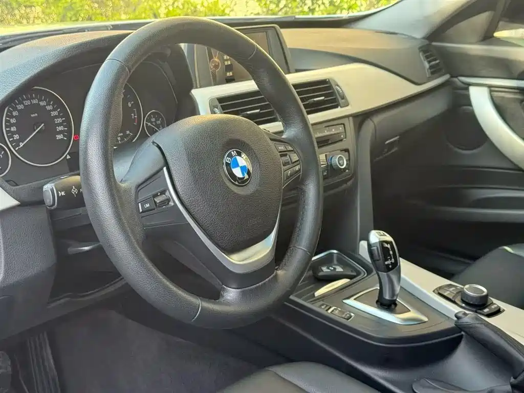 BMW 3 Series GT 2014 320i Leading Edition фото 6