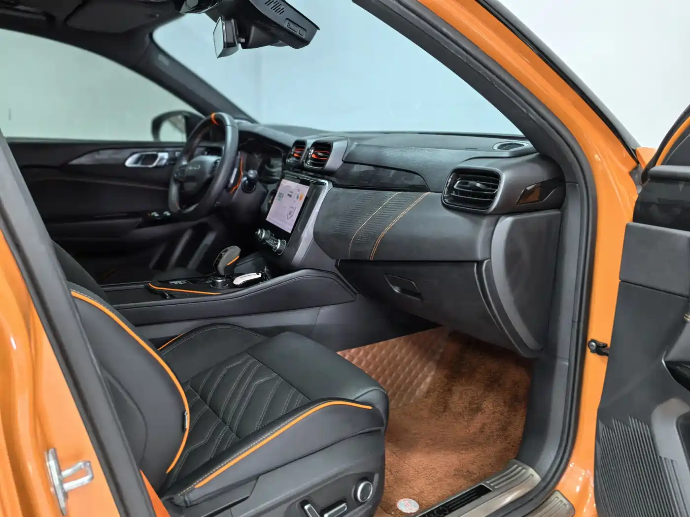 Lynk & Co 02 Hatchback 2021 2.0TD Halo фото 6