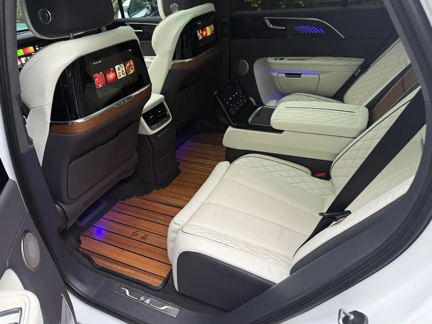 Hongqi E-HS9 2021 510km Flagship Edition 4-seater фото 5