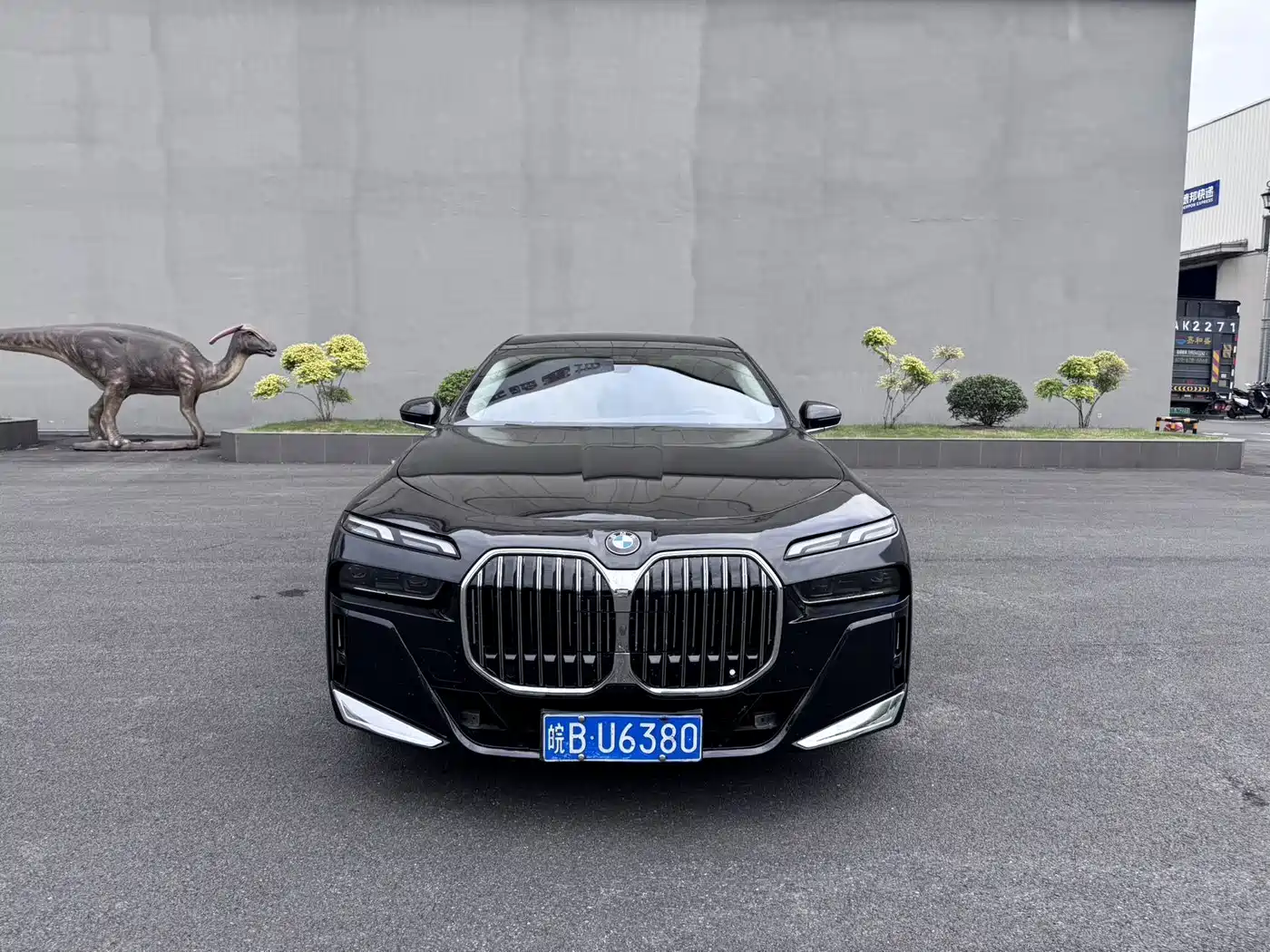 BMW 7 Series 2023 Model 735Li M Sport Package фото 2