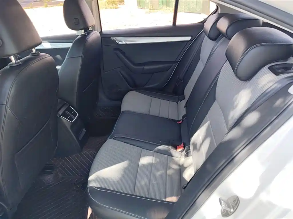 Škoda Octavia 2017 1.6L Manual ChuangXing фото 17