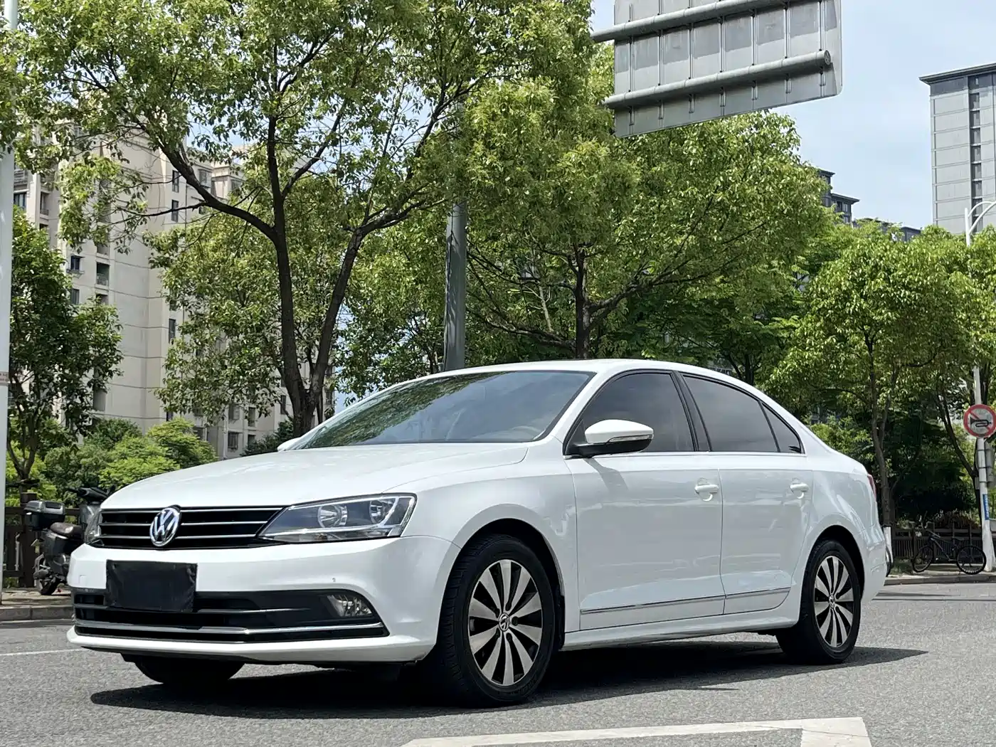 Volkswagen Sagitar 2017 1.6L Automatic Comfort фото 2