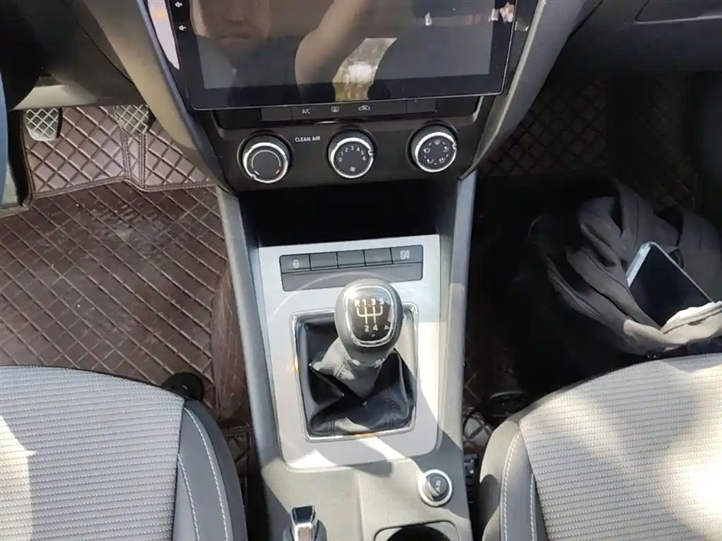 Škoda Octavia 2017 1.6L Manual ChuangXing фото 14