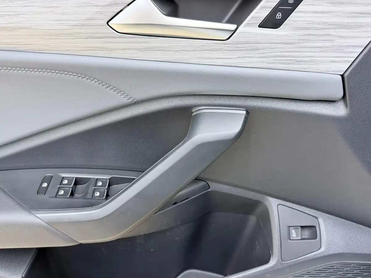 Volkswagen Sagitar 2023 280TSI DSG Surpass Plus Edition фото 10