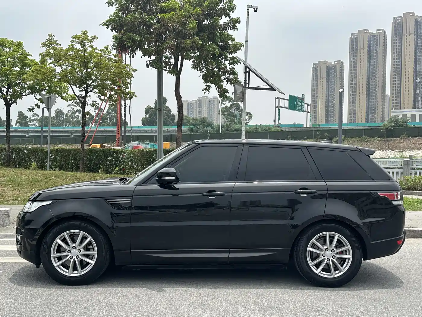 Land Rover Range Rover Sport 2017 3.0 SC V6 SE фото 3