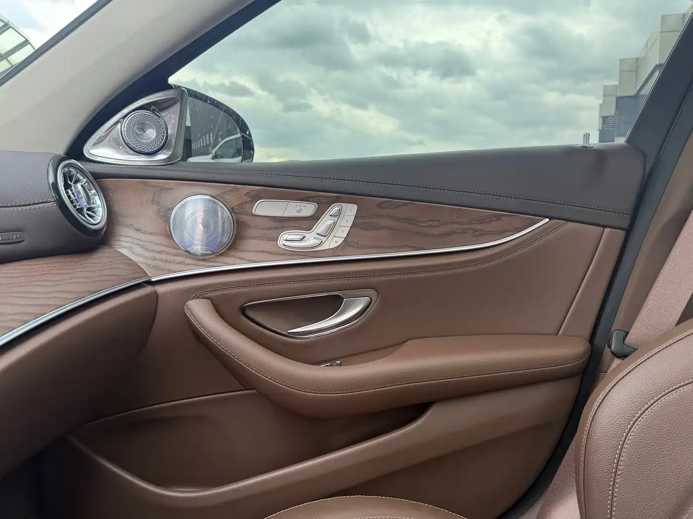 Mercedes-Benz E-Class 2023 E 300 L Fashion фото 28