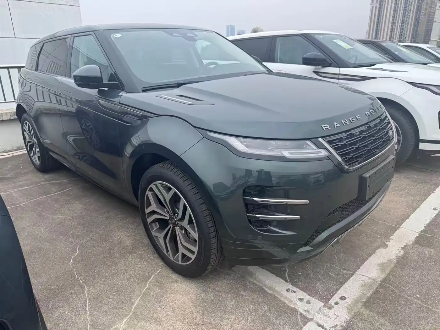 Land Rover Range Rover Evoque 2026 Range Rover Evoque L SE фото 2