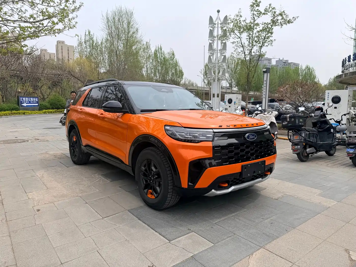Ford Explorer 2024 2.3T EcoBoost Kunlun Summit Edition 7-Seater фото 3