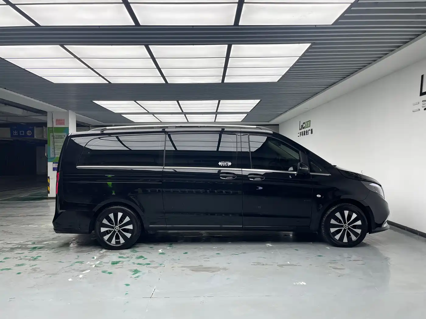 Mercedes-Benz Vito 2023 2.0T Elite 7-Seater фото 7