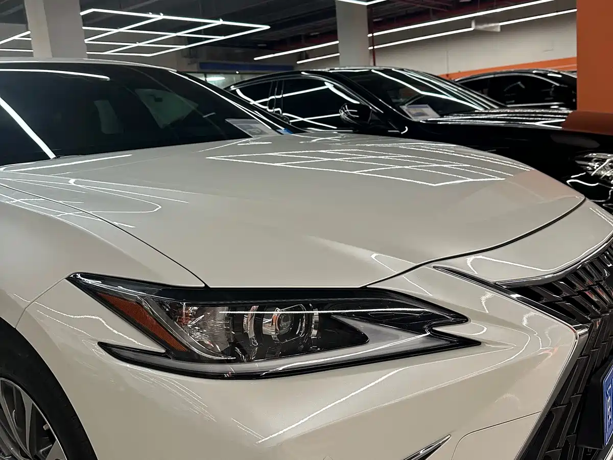 Lexus ES 2022 200 Excellence Edition фото 10