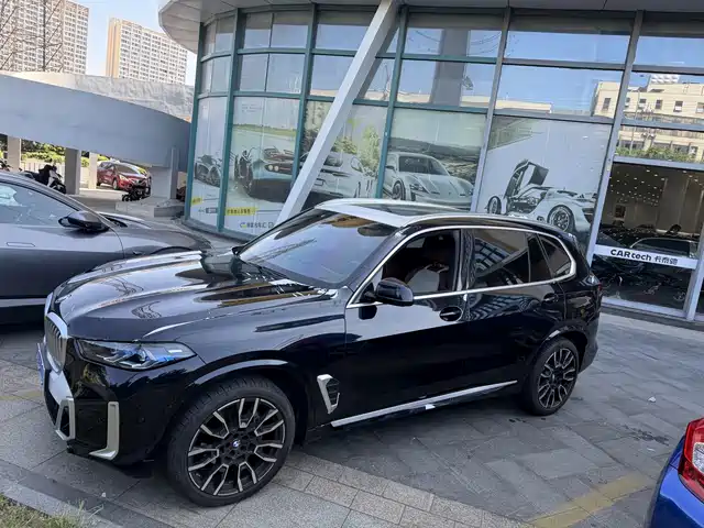 BMW X5 2023 xDrive 40Li M Sport Package — фото 5