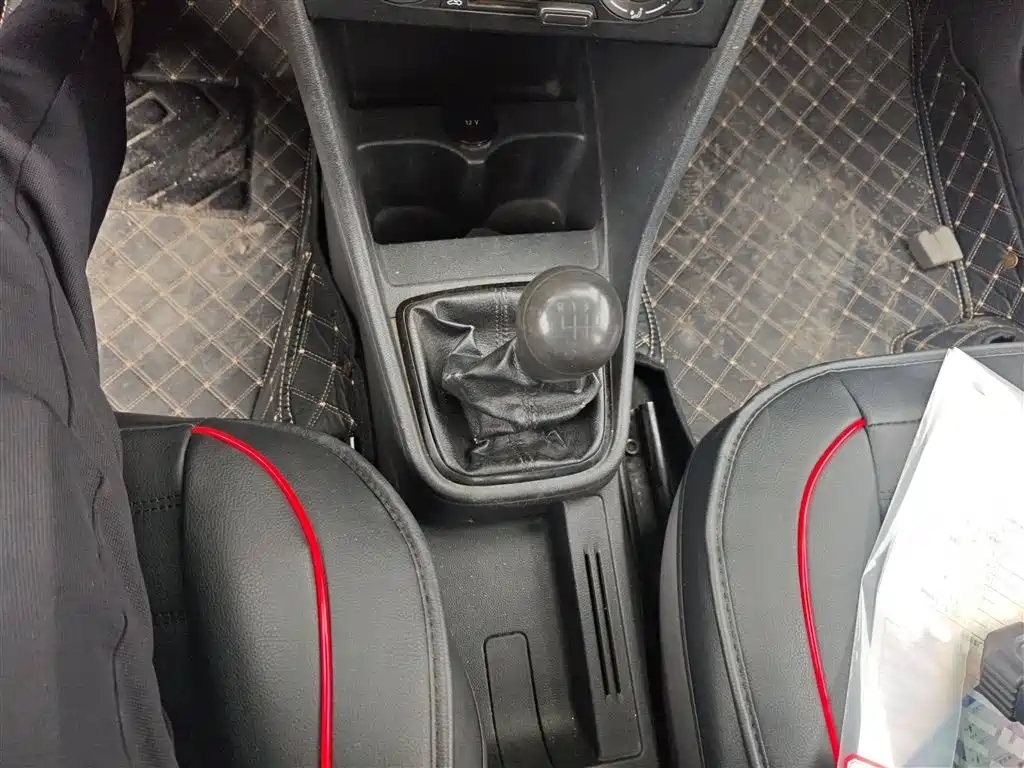 Volkswagen Santana 2016 1.6L Manual Trend Edition фото 14
