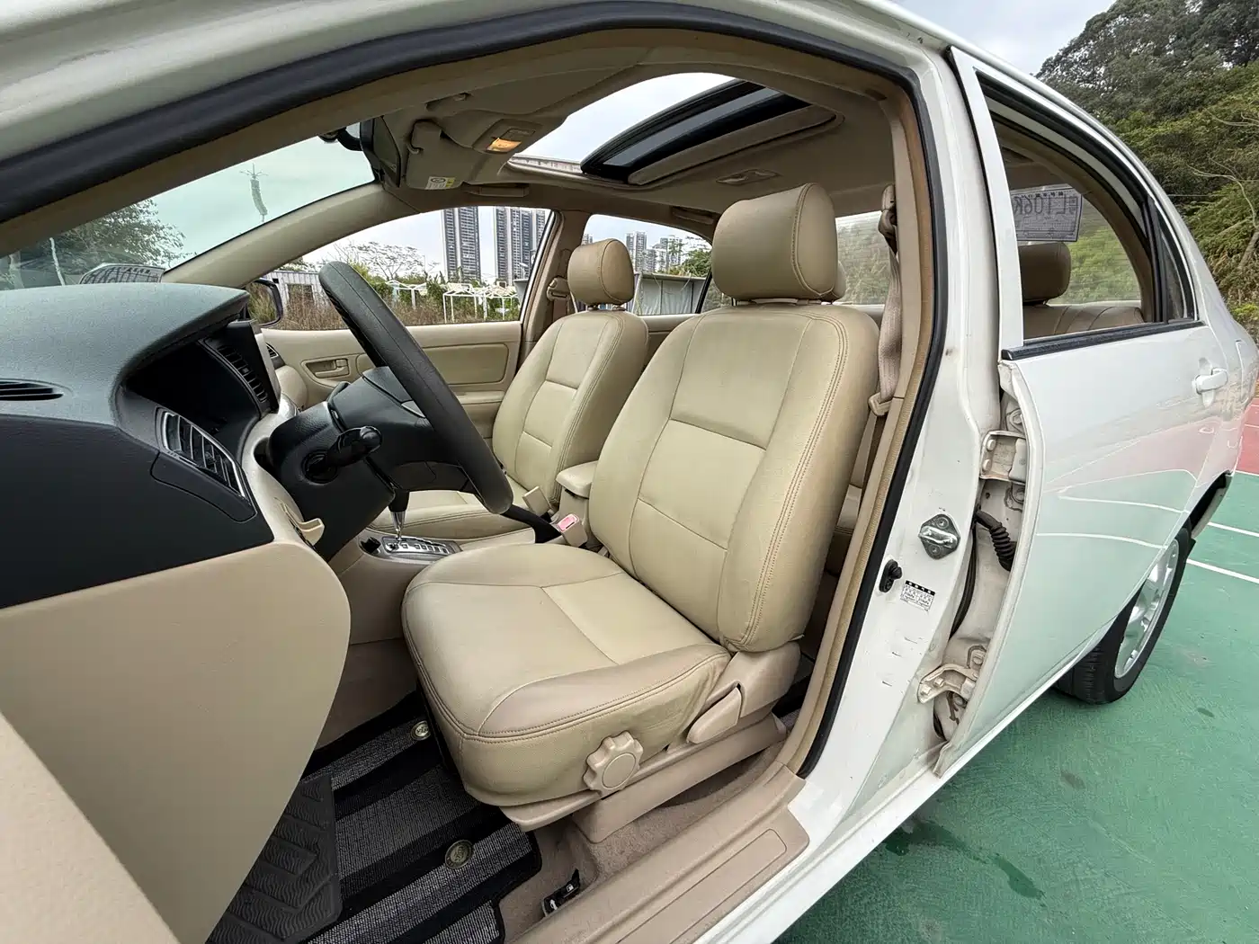Toyota Corolla 2013 1.6L Automatic Luxury фото 7