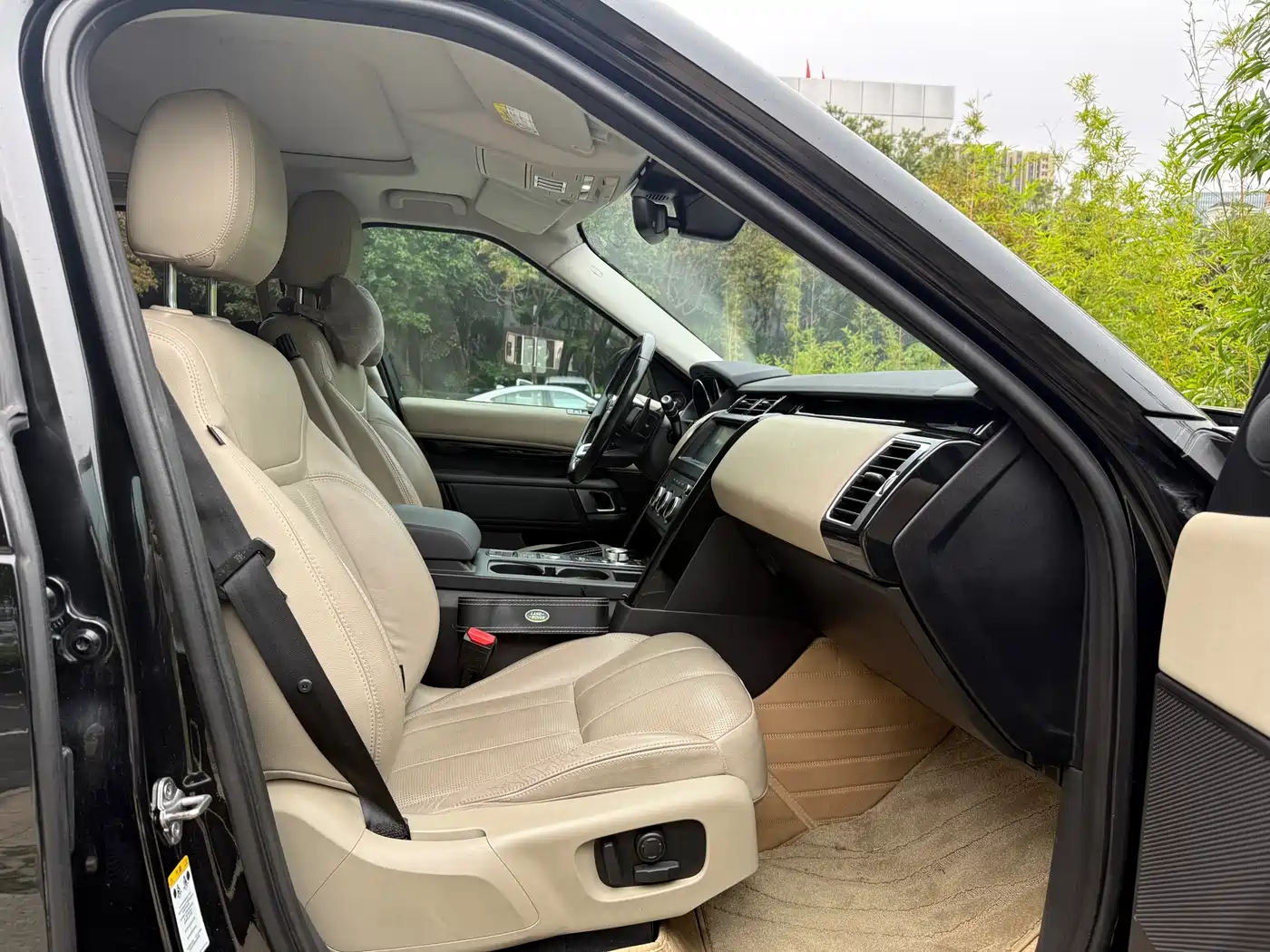 Land Rover Discovery 2017 3.0 SC V6 SE фото 8