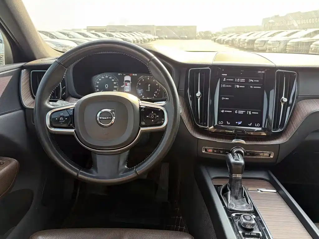 Photo 9 - Volvo XC60