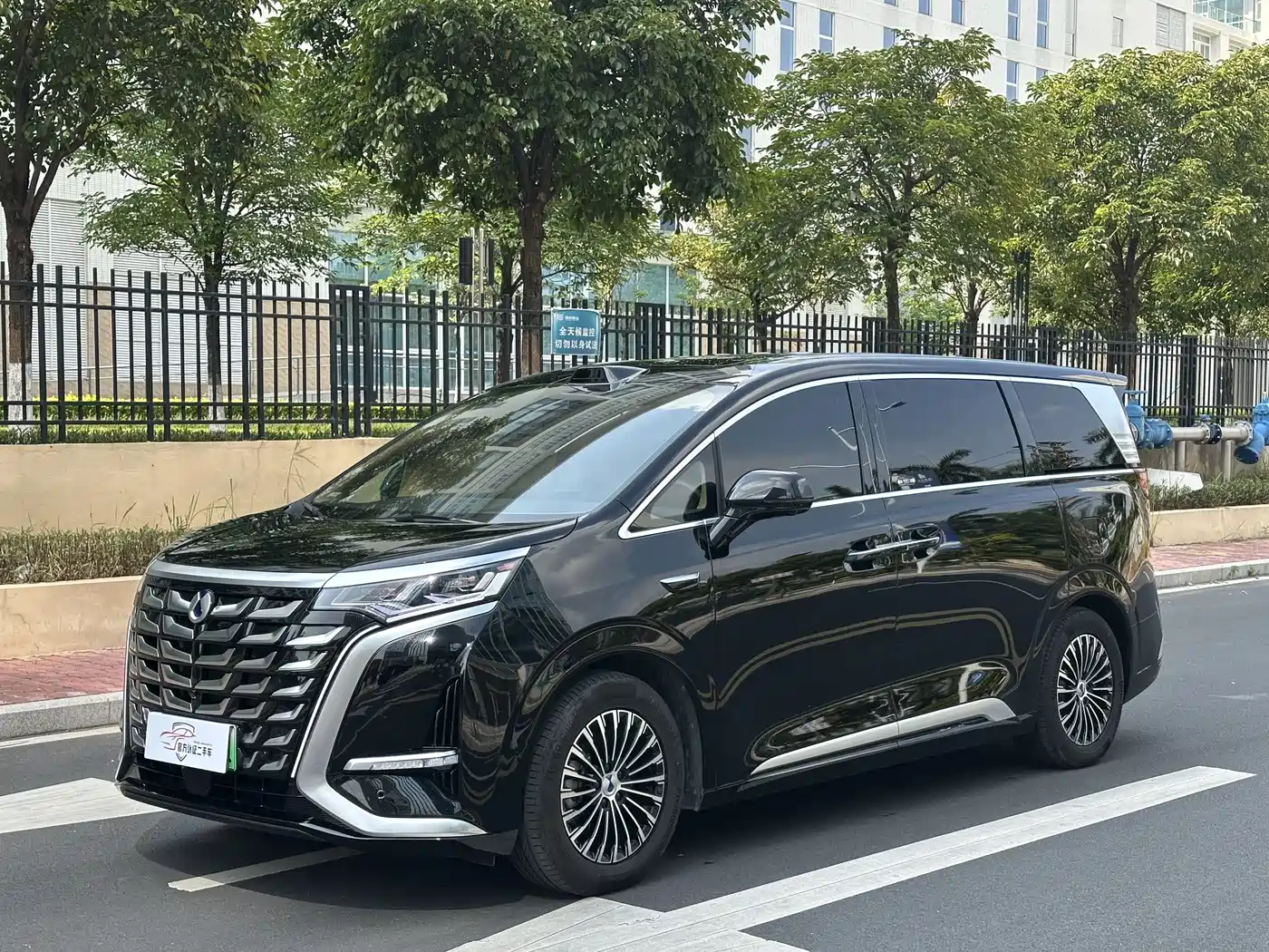Denza D9 2025 DM-i Smart Drive Edition 1020 AWD Prestige