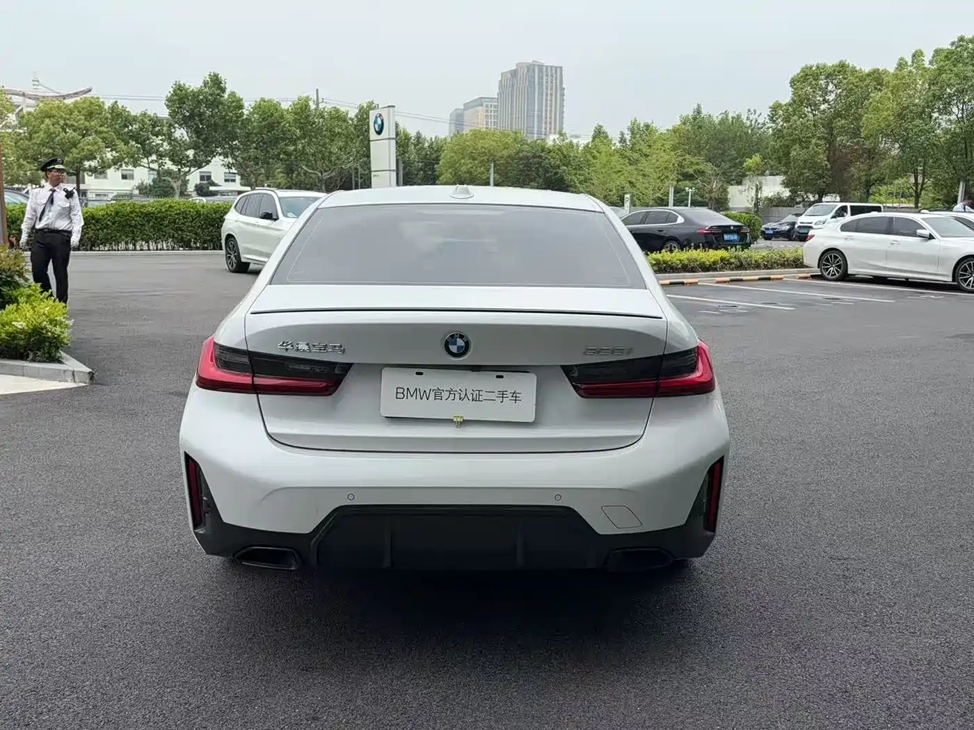 BMW 3 Series 2023 325i M Sport Black Night Package фото 7