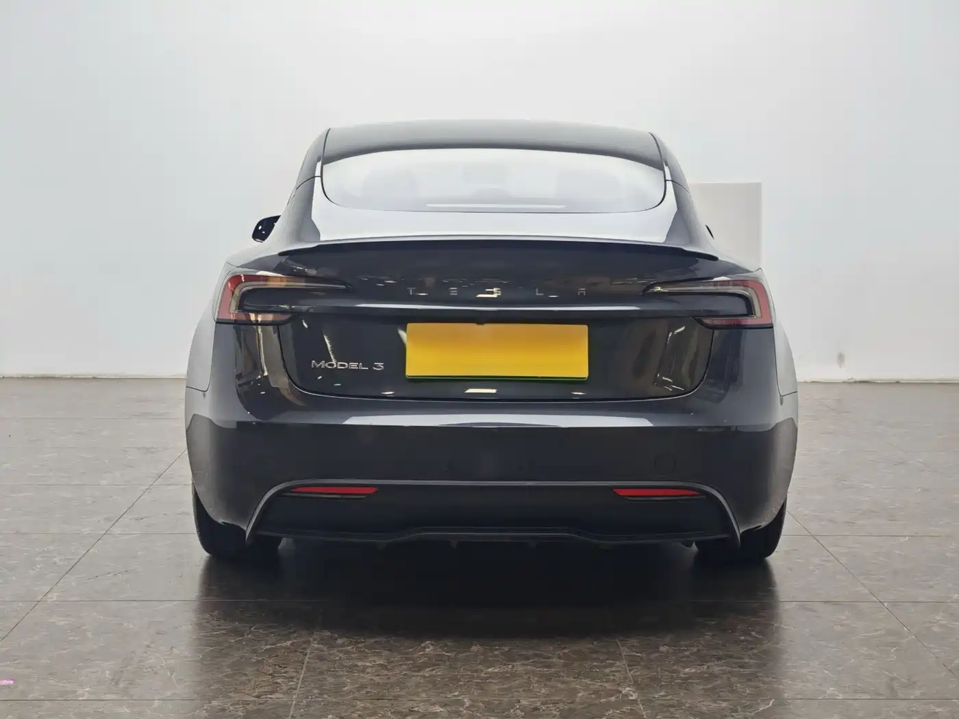 Фото 6 - Tesla Model 3