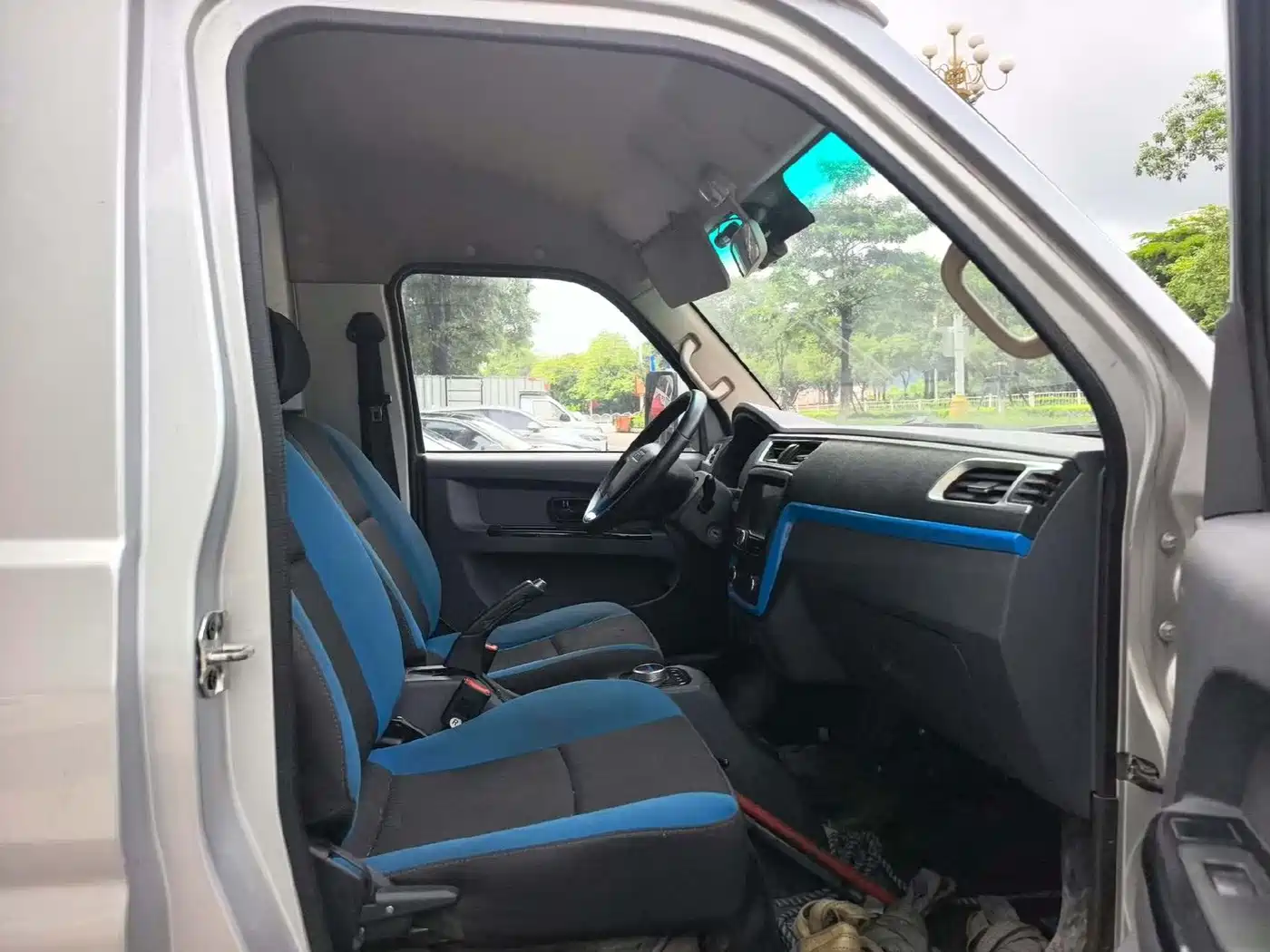 SRM Xinyuan Xinyuan T5L EV 2024 2024 Model Urban Version 3.7m Cargo Van with Rack Standard 55.7kWh