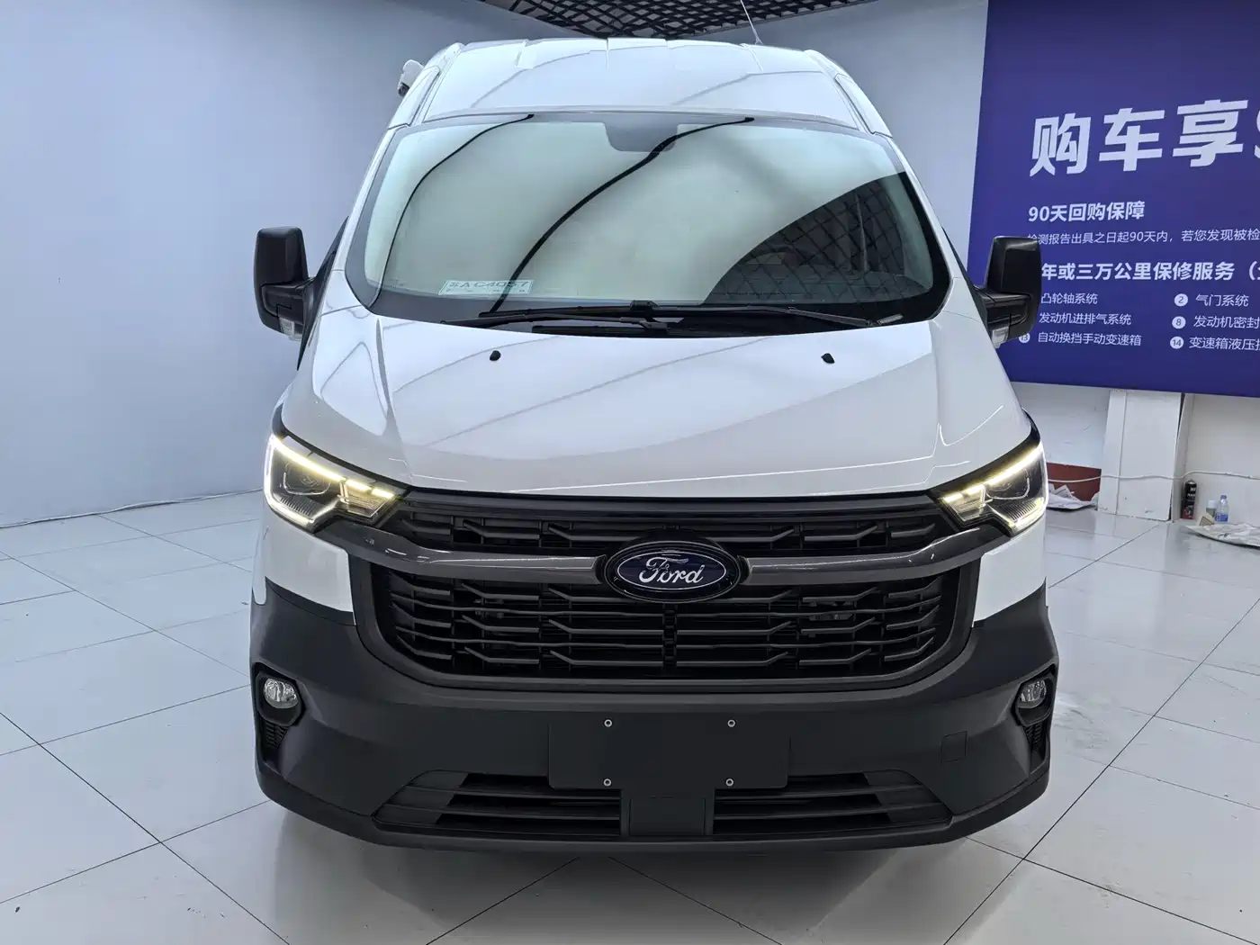 Ford Transit 2023 2023 Model 2.0T Diesel Automatic Multi-purpose Commercial Vehicle Medium Wheelbase Medium Roof 5/6 Seater