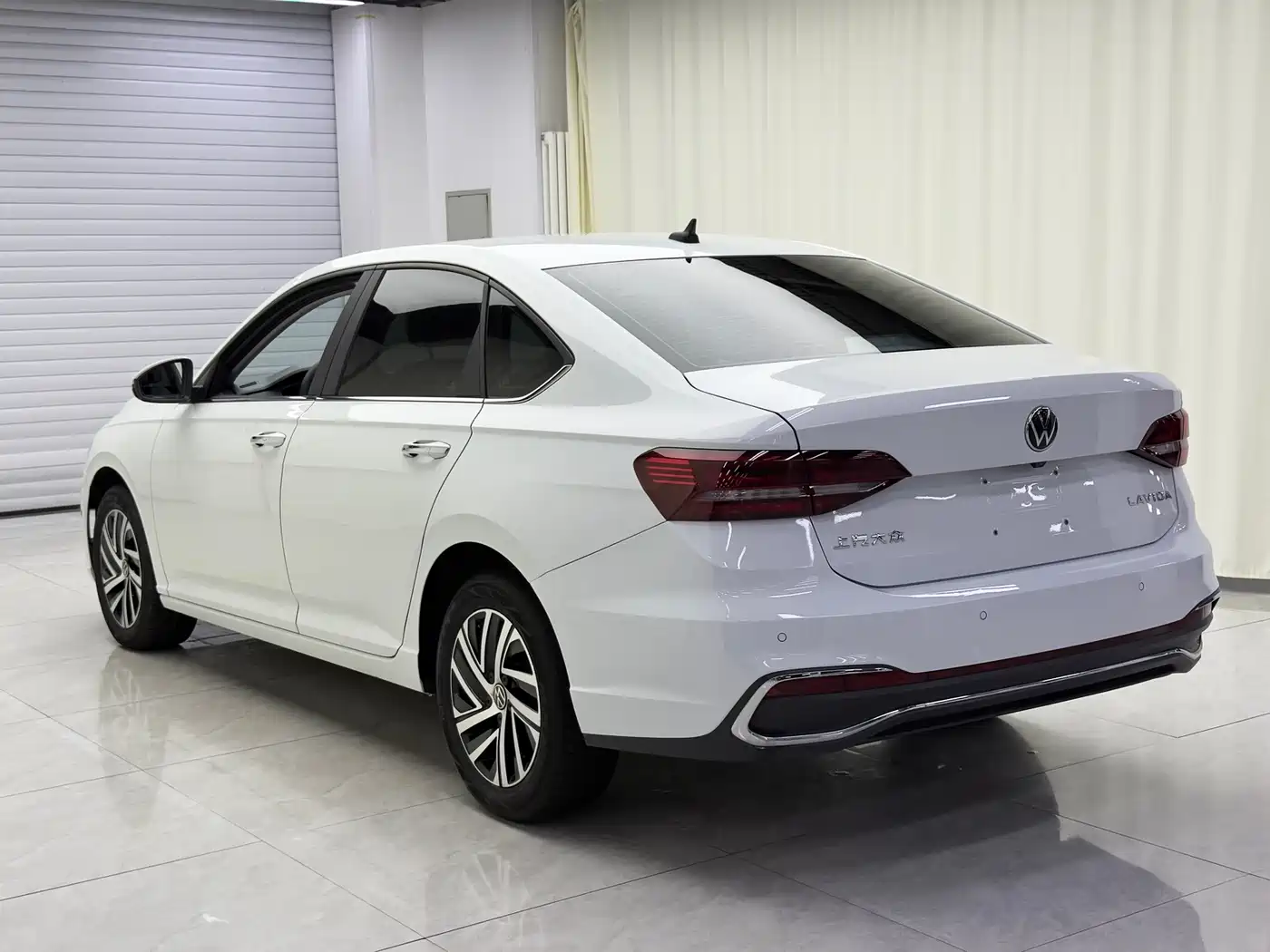 Volkswagen Lavida 2023 1.5L Auto Luxury Edition фото 6
