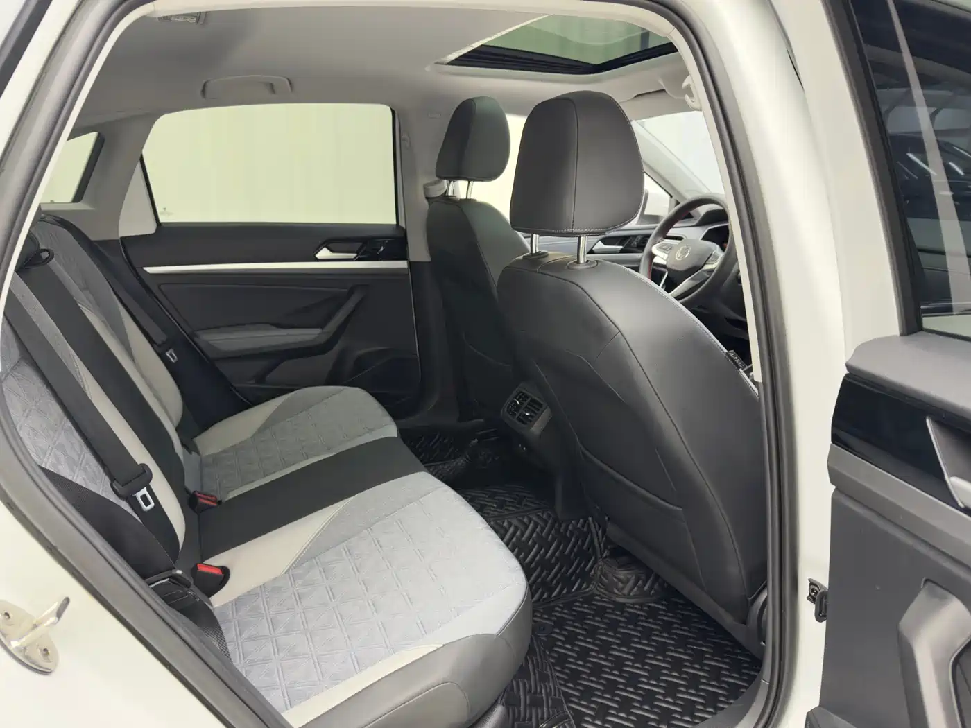 Volkswagen Lavida 2023 1.5L Auto Luxury Edition фото 16