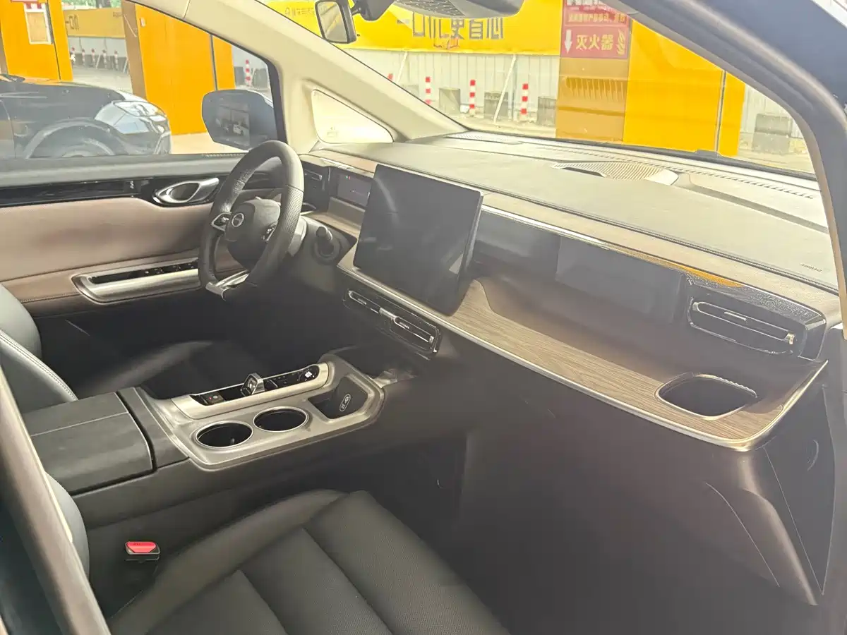 GAC Trumpchi Trumpchi E8 2025 2024 Glory Series 2.0L Glory Edition