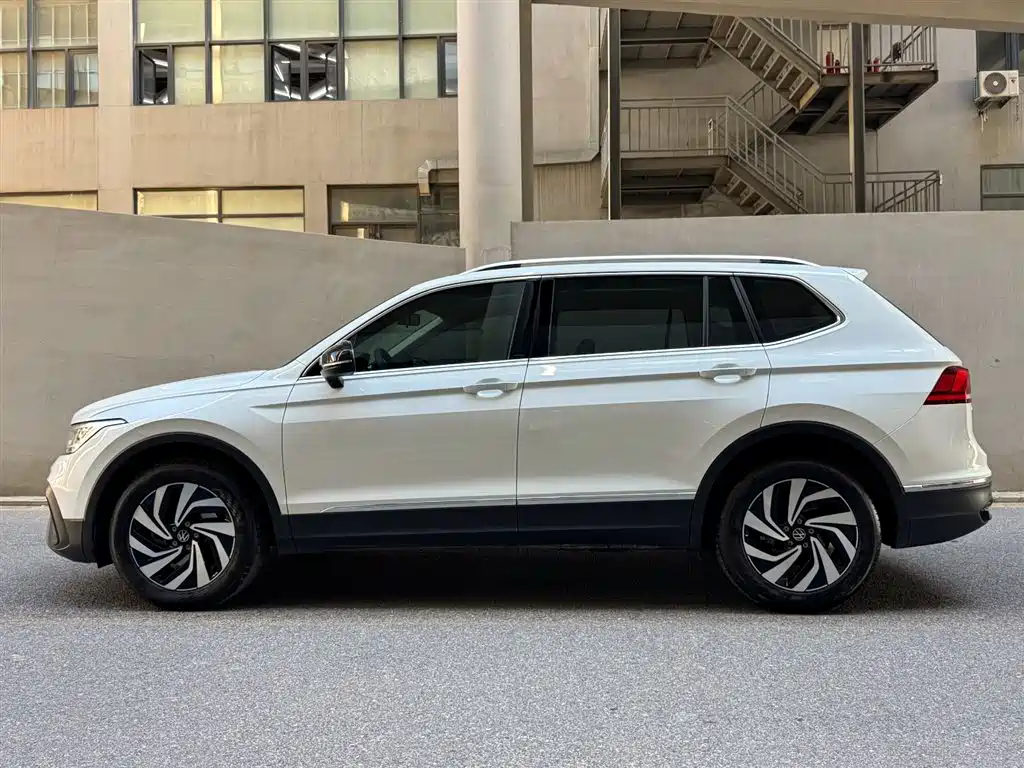 Volkswagen Tiguan L 2025 Model 300TSI Auto 2WD Dragon Edition фото 3