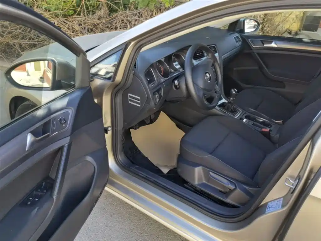 Volkswagen Golf 2016 1.6L Manual Fashion фото 16