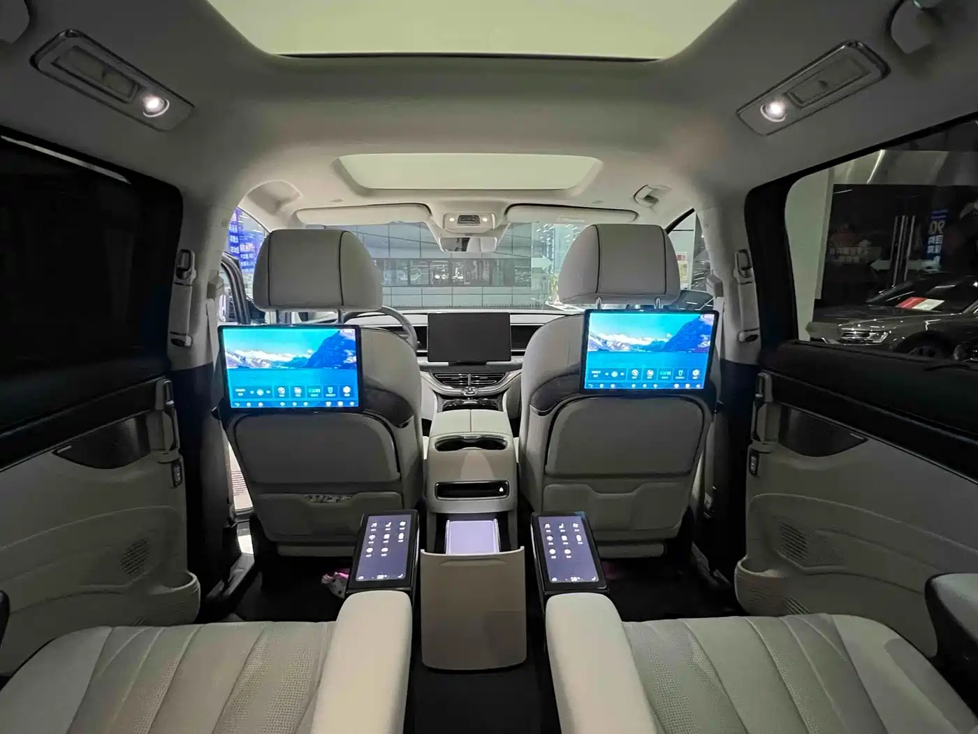 Denza D9 2024 DM-i 1050 Premium фото 10