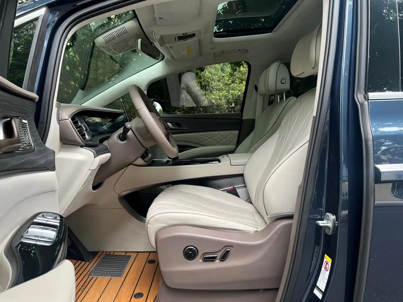 Denza D9 2022 DM-i 970 AWD Flagship фото 8