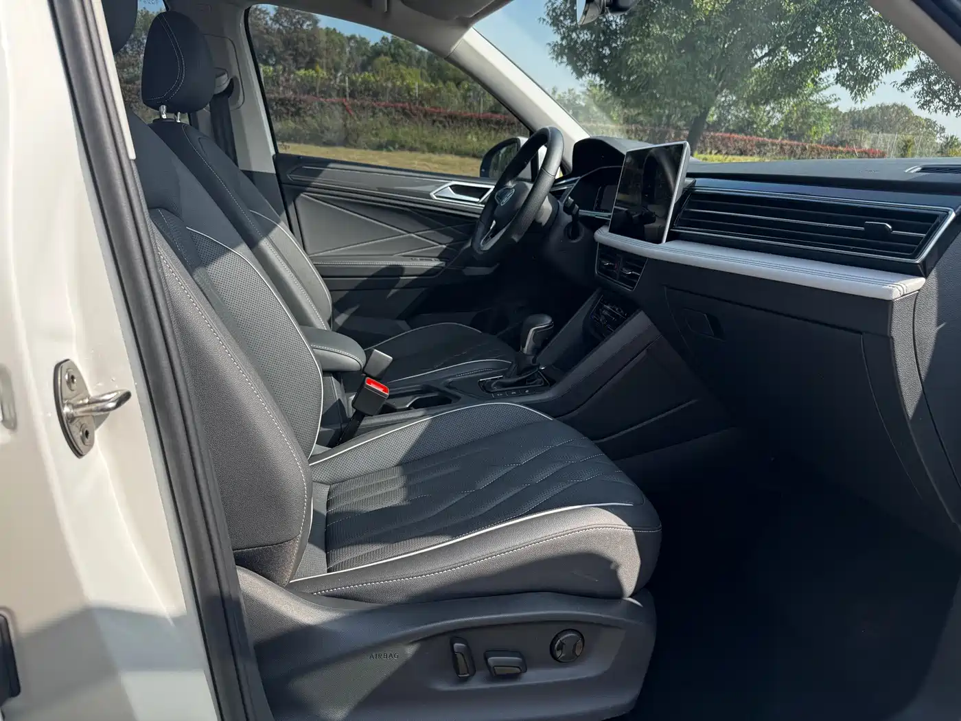 Volkswagen Tiguan L 2022 330TSI Auto 2WD R-Line Premium Edition фото 5