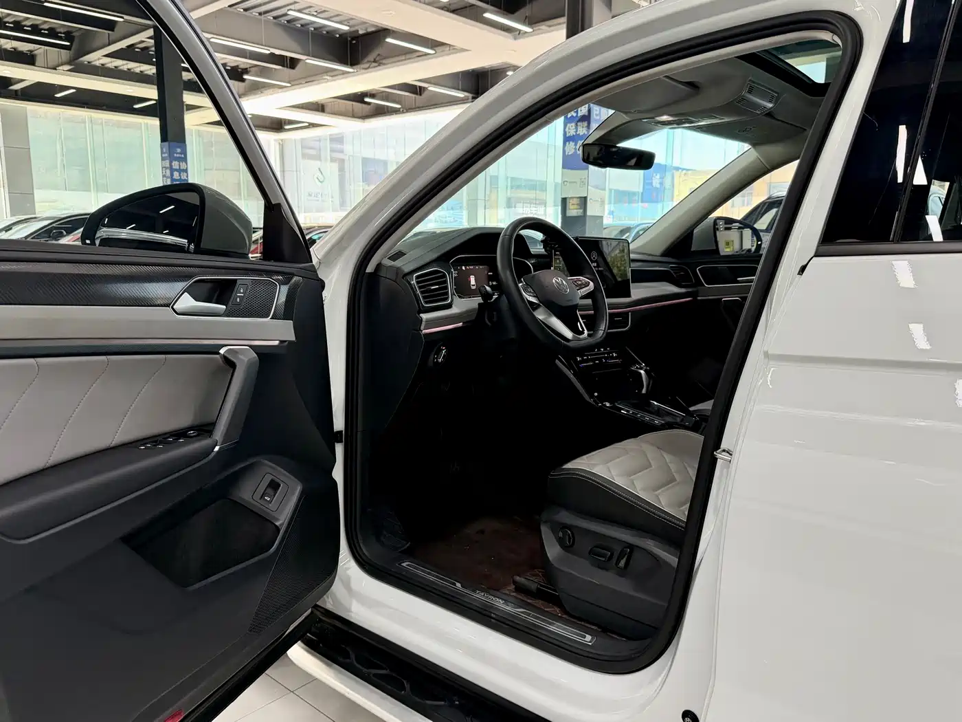 Volkswagen Tayron 2023 280TSI 2WD Luxury Plus Advanced Edition фото 4