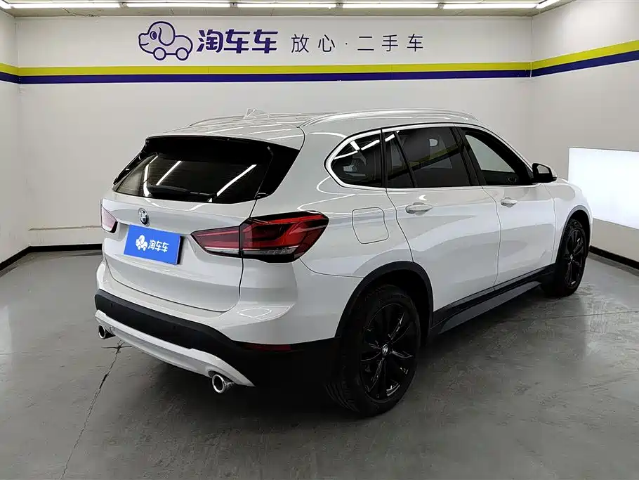 BMW X1 2021 sDrive20Li Fashion фото 3