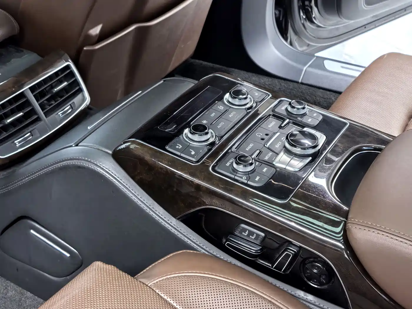 Audi A8 2013 A8L 45 TFSI quattro Luxury фото 10