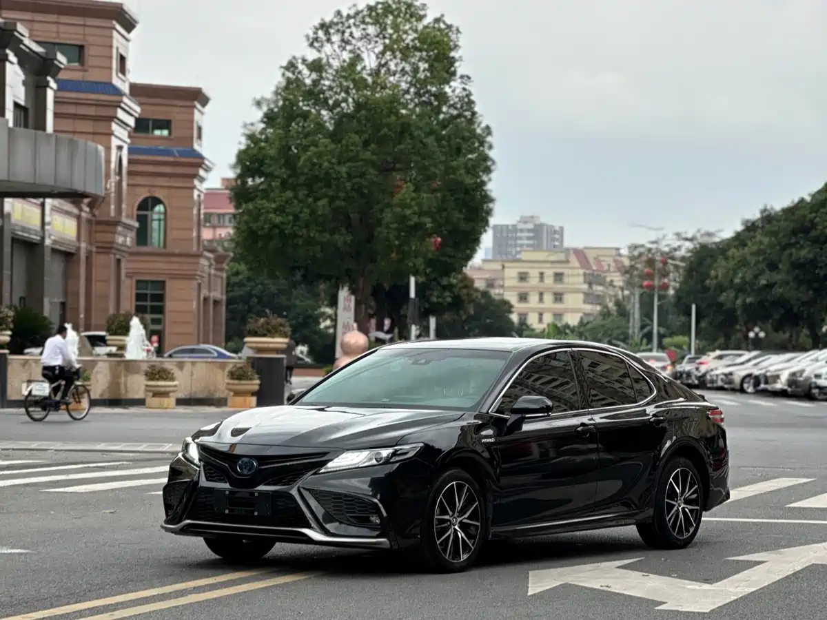 Toyota Camry 2021 Hybrid 2.5HS Fashion Edition