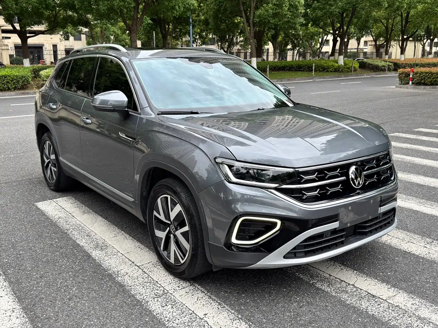 Volkswagen Tayron 2023 330TSI 2WD Luxury Plus Advanced Edition фото 3