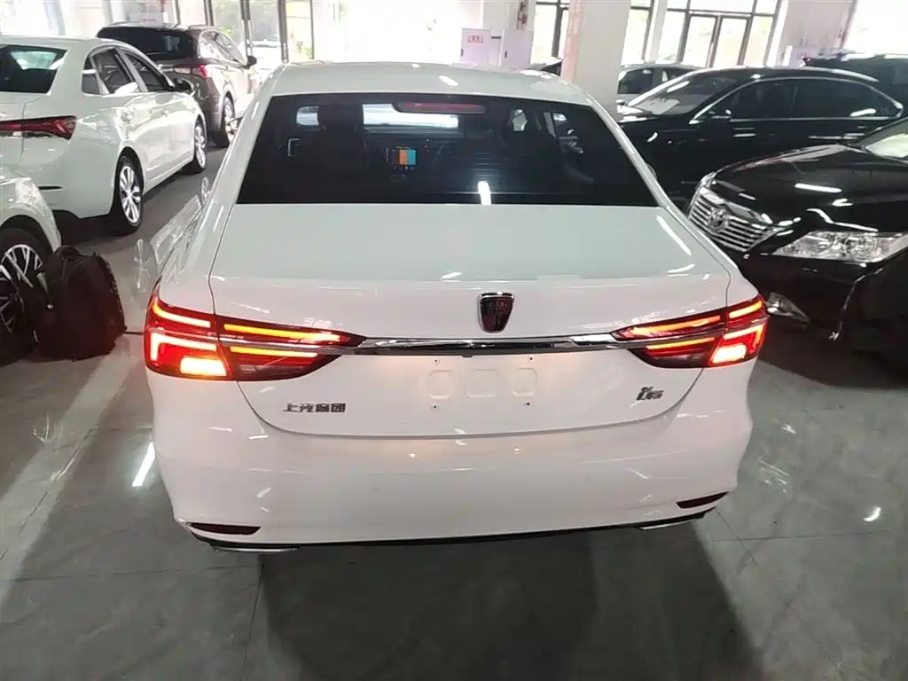 Roewe i6 2021 2020 PLUS 1.6L CVT 4G Connected Glory Flagship Edition