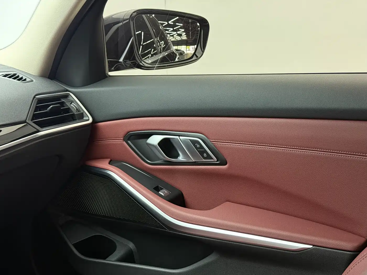 BMW 3 Series 2023 320Li M Sport Package фото 10