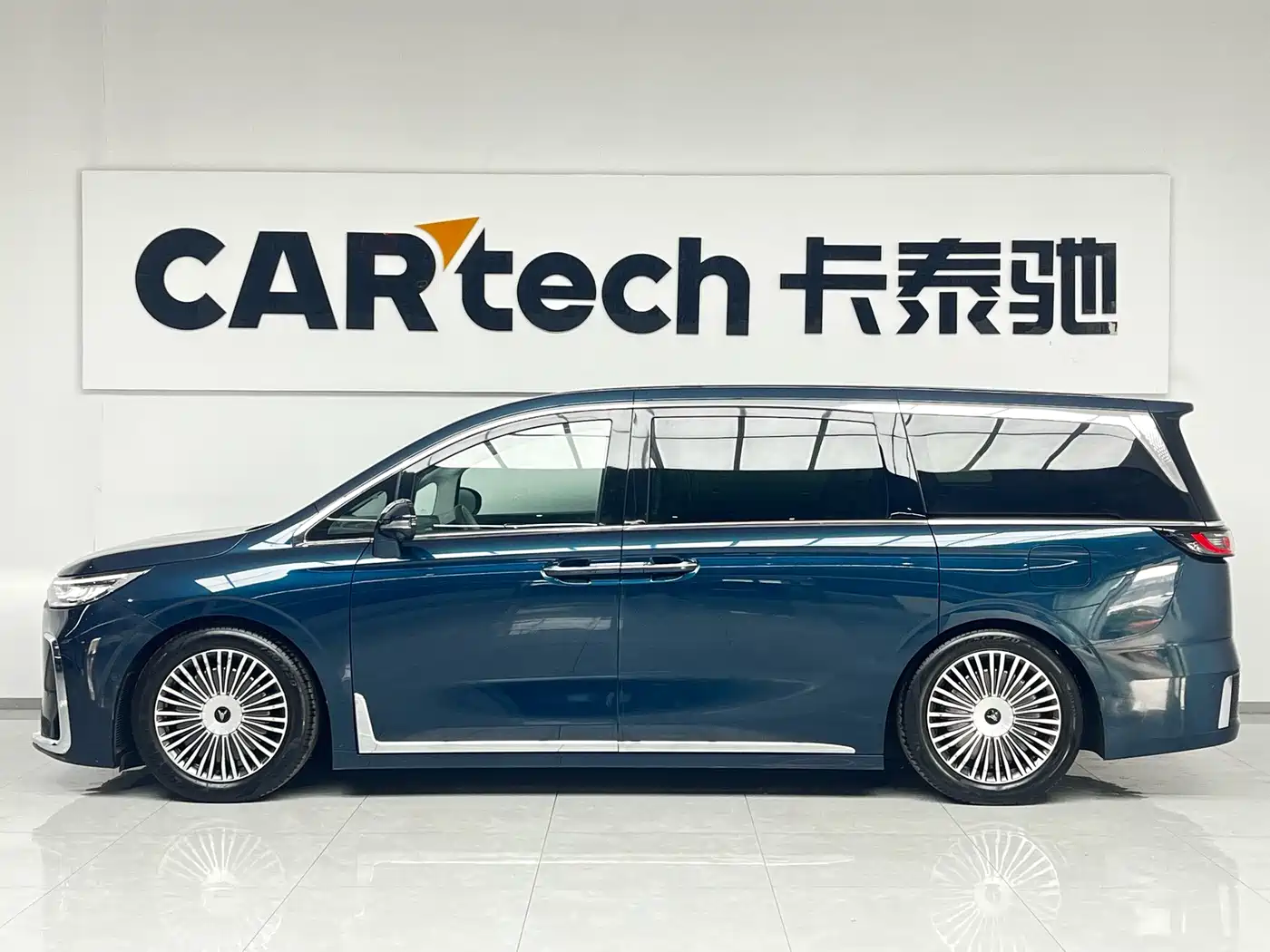 Voyah Auto Voyah Dreamer 2025 PHEV AWD Flagship Kunpeng Edition фото 13
