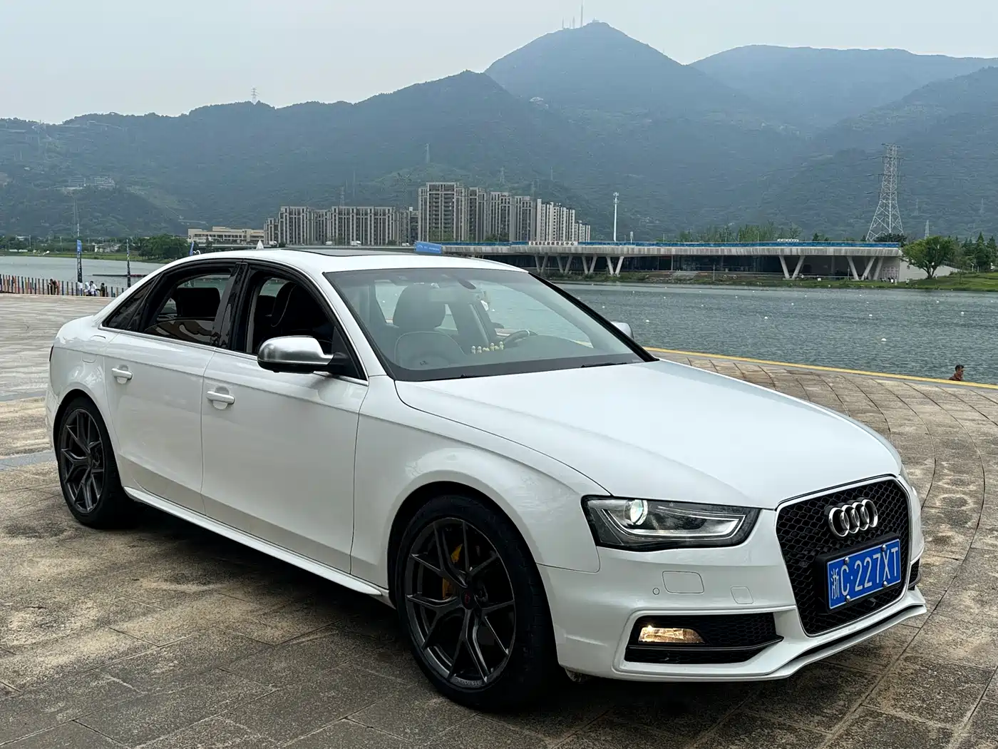 Audi A4L 2013 40 TFSI quattro Personality Sport фото 3