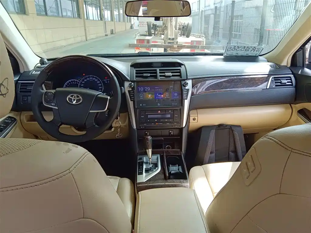 Toyota Camry 2015 2.0G Leading Edition фото 10