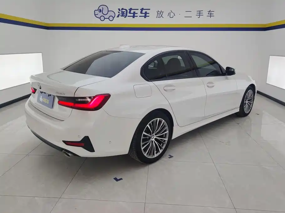 Photo 3 - BMW 3 Series