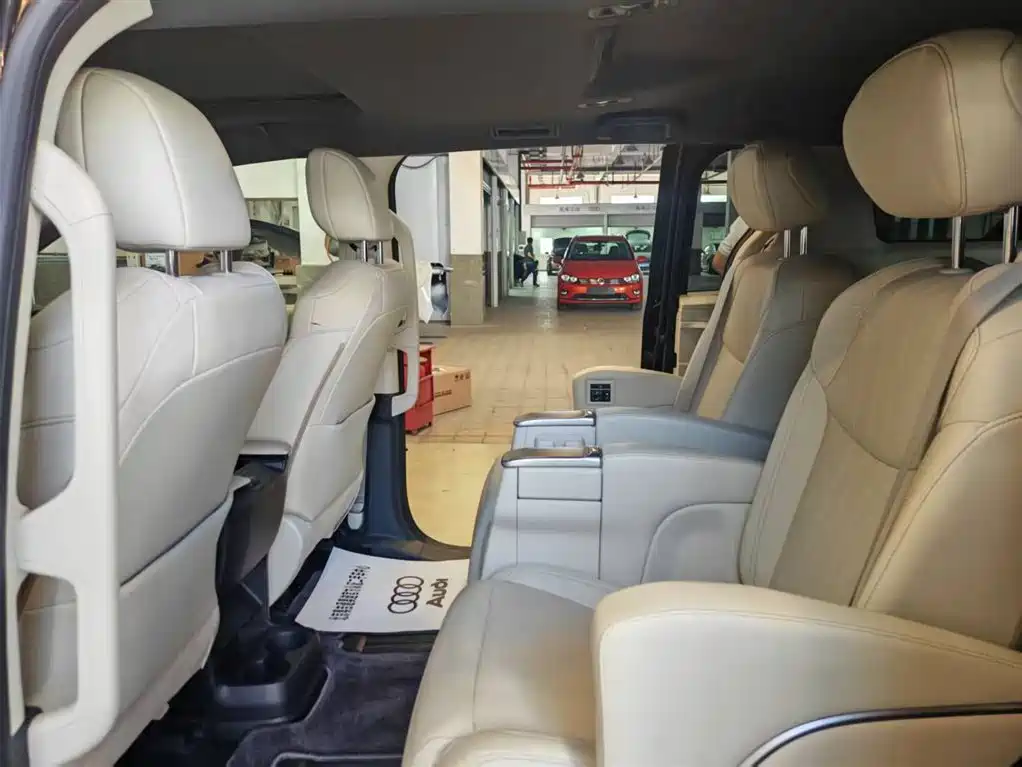 Toyota Sienna 2024 2.5L Hybrid Ultimate Premium Edition фото 13
