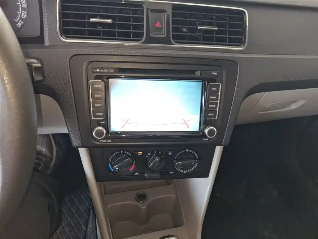 Škoda Rapid 2015 1.6L Automatic Smart Selection фото 13